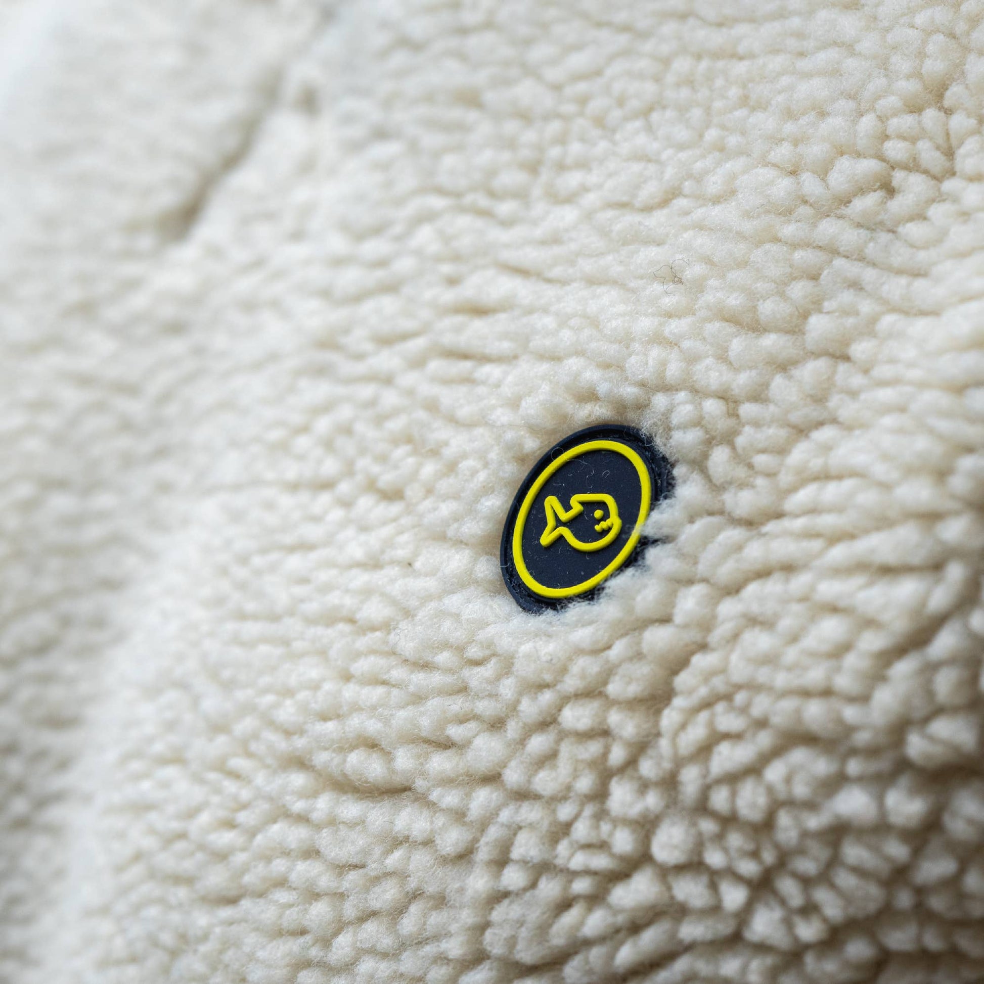 Felpa sherpa beige in poliestere riciclato