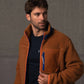 Giacca sherpa unisex cammello con zip e dettagli a contrasto