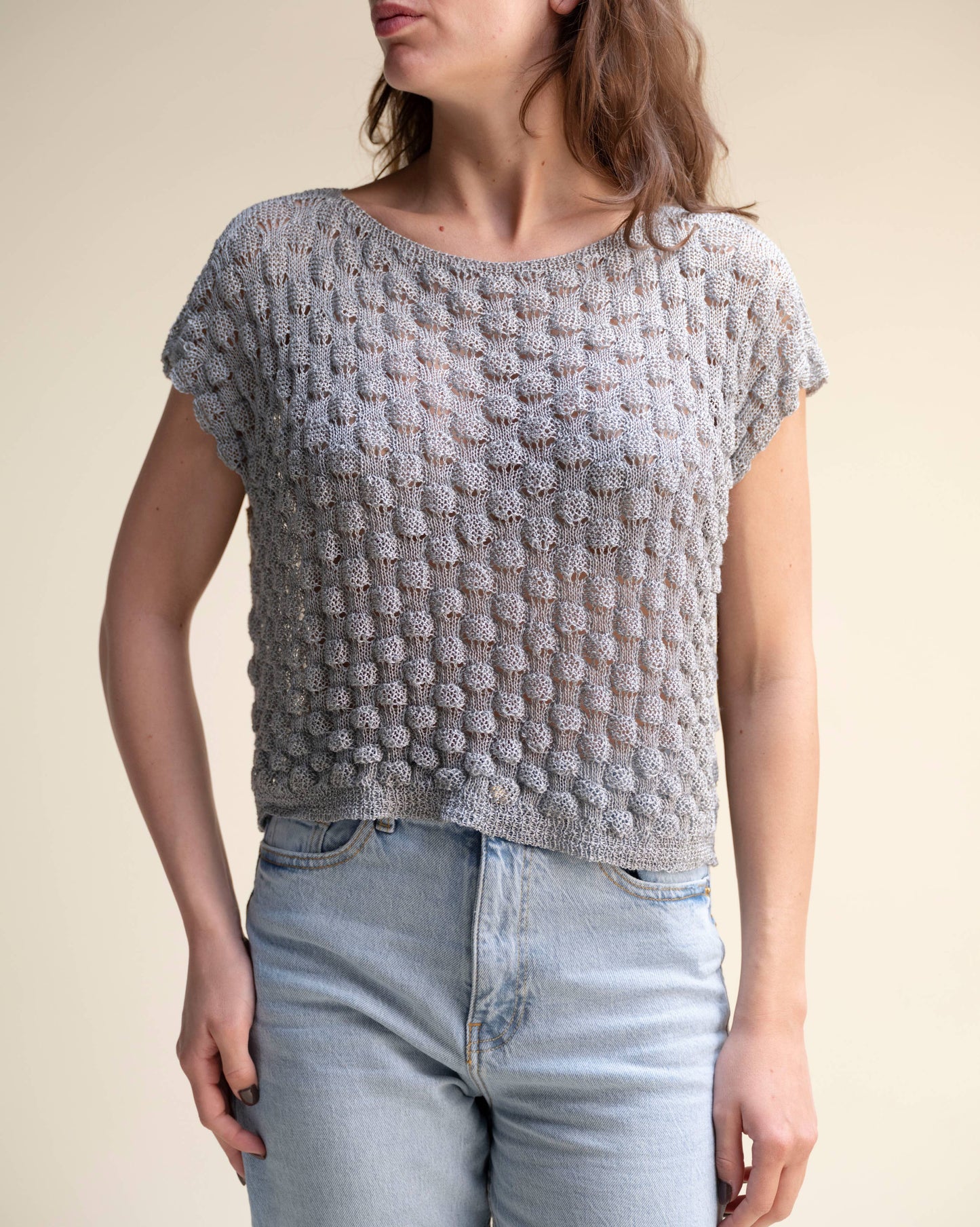 Top corto in crochet traforato dal fit ampio