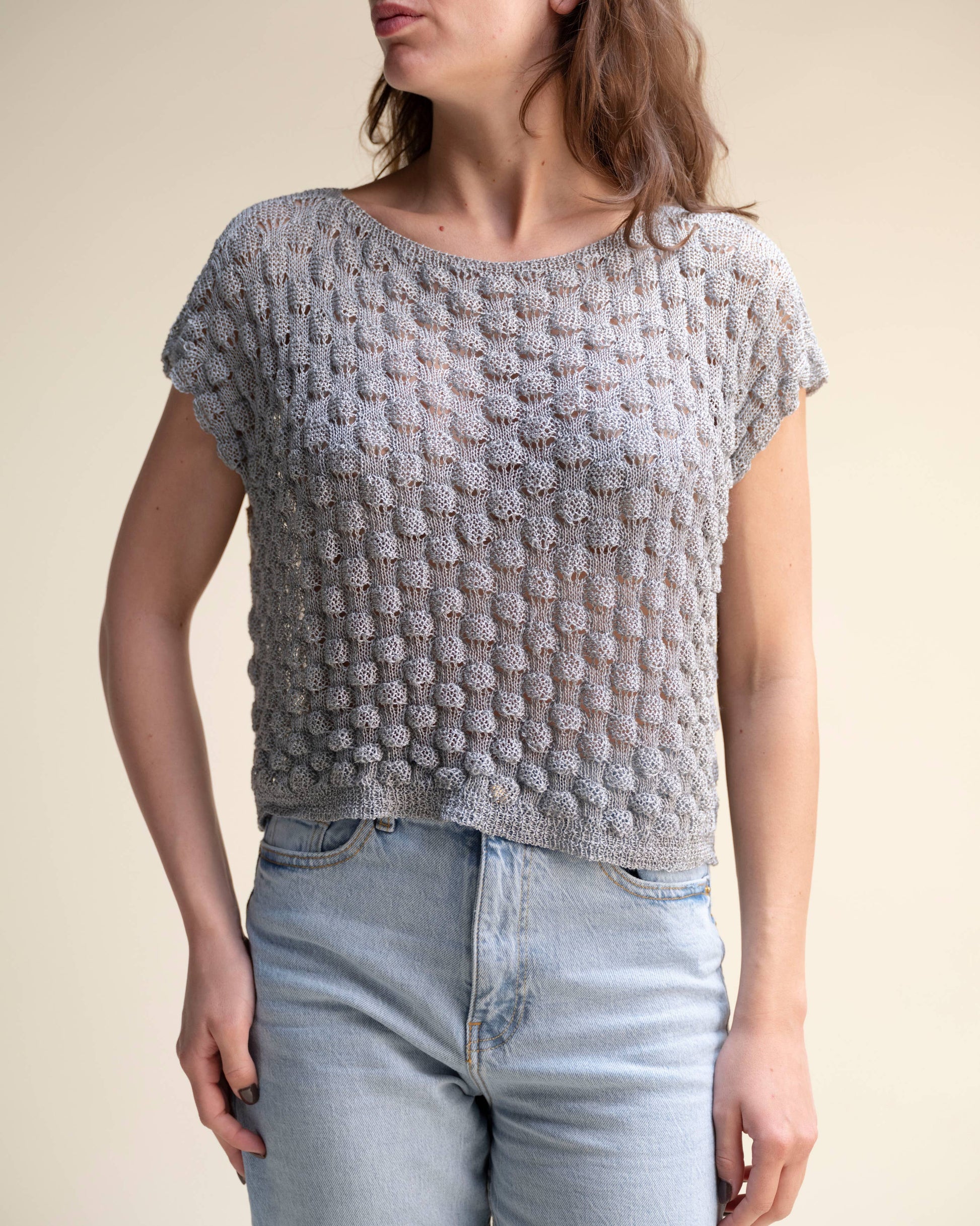 Top corto in crochet traforato dal fit ampio