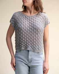 Top corto in crochet traforato dal fit ampio