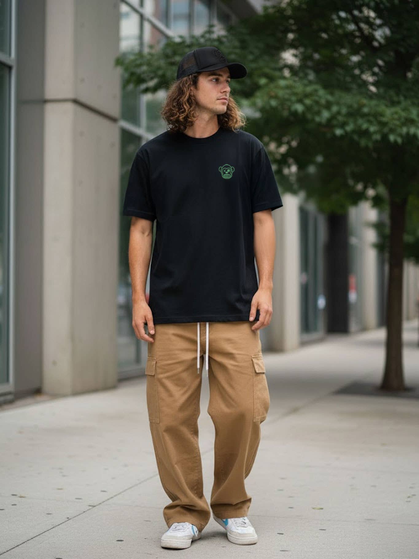 T-shirt unisex nera con ricamo Loco Monky