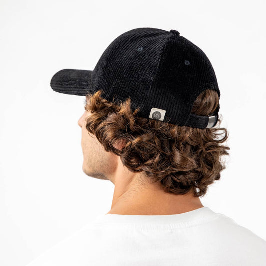 Cappellino in velluto nero con logo ricamato