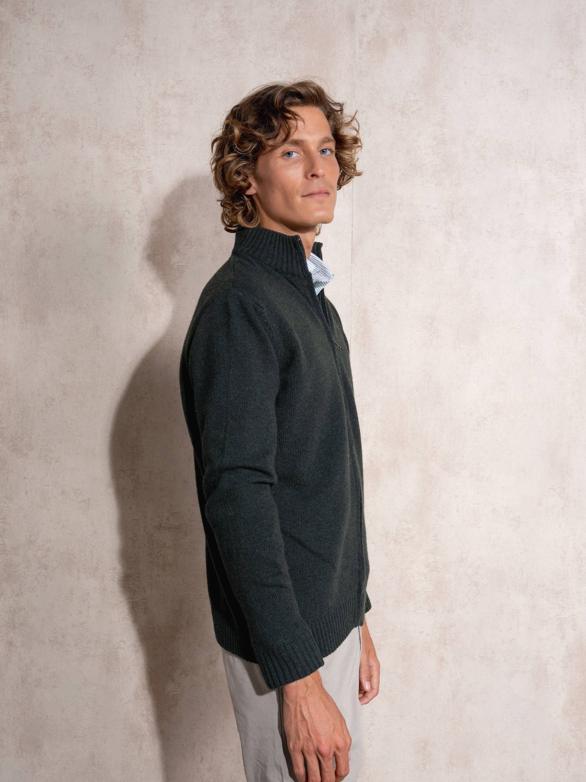 Cardigan in maglia uomo con zip e collo alto