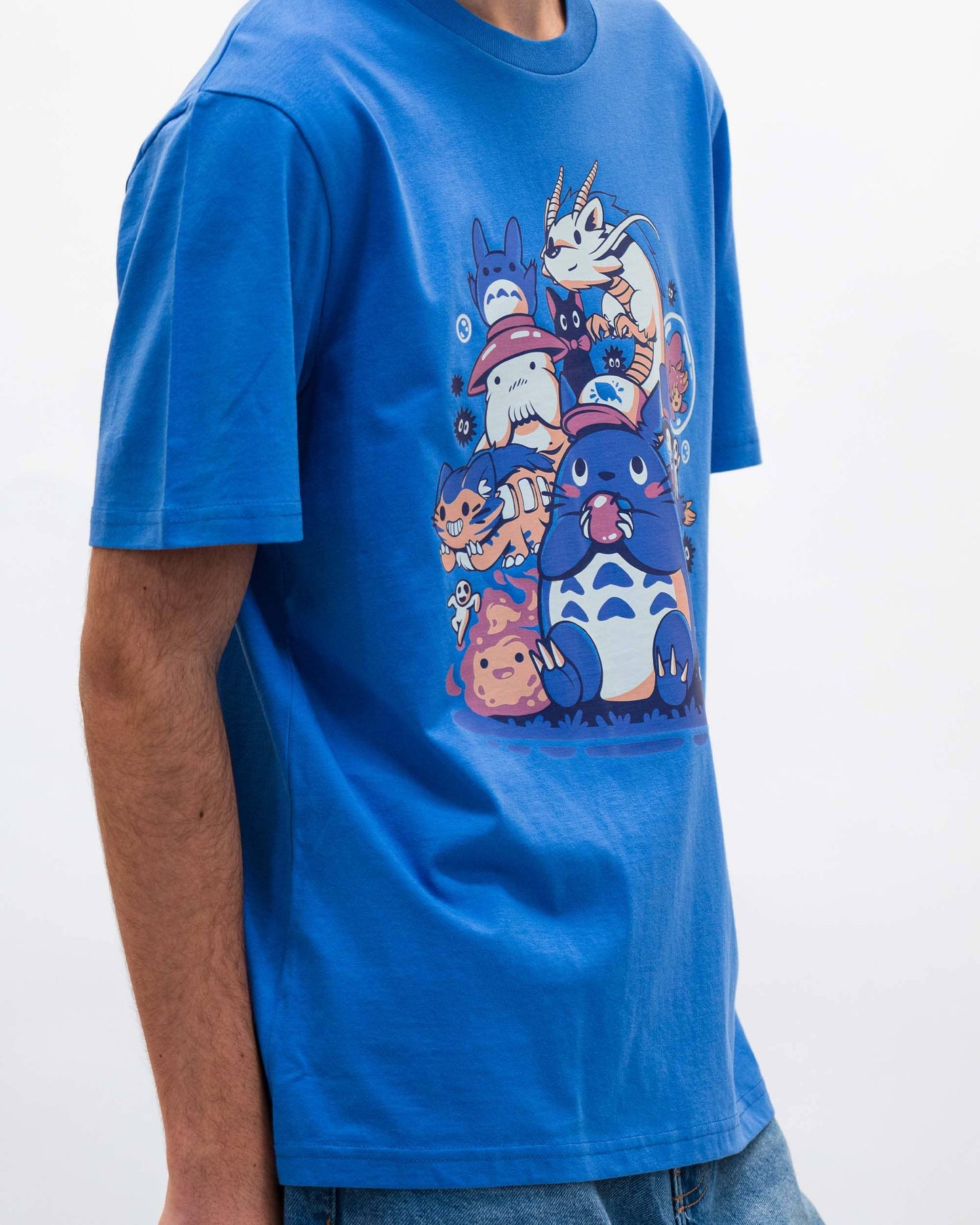 T-shirt con grafica Creatures Spirits & Friends