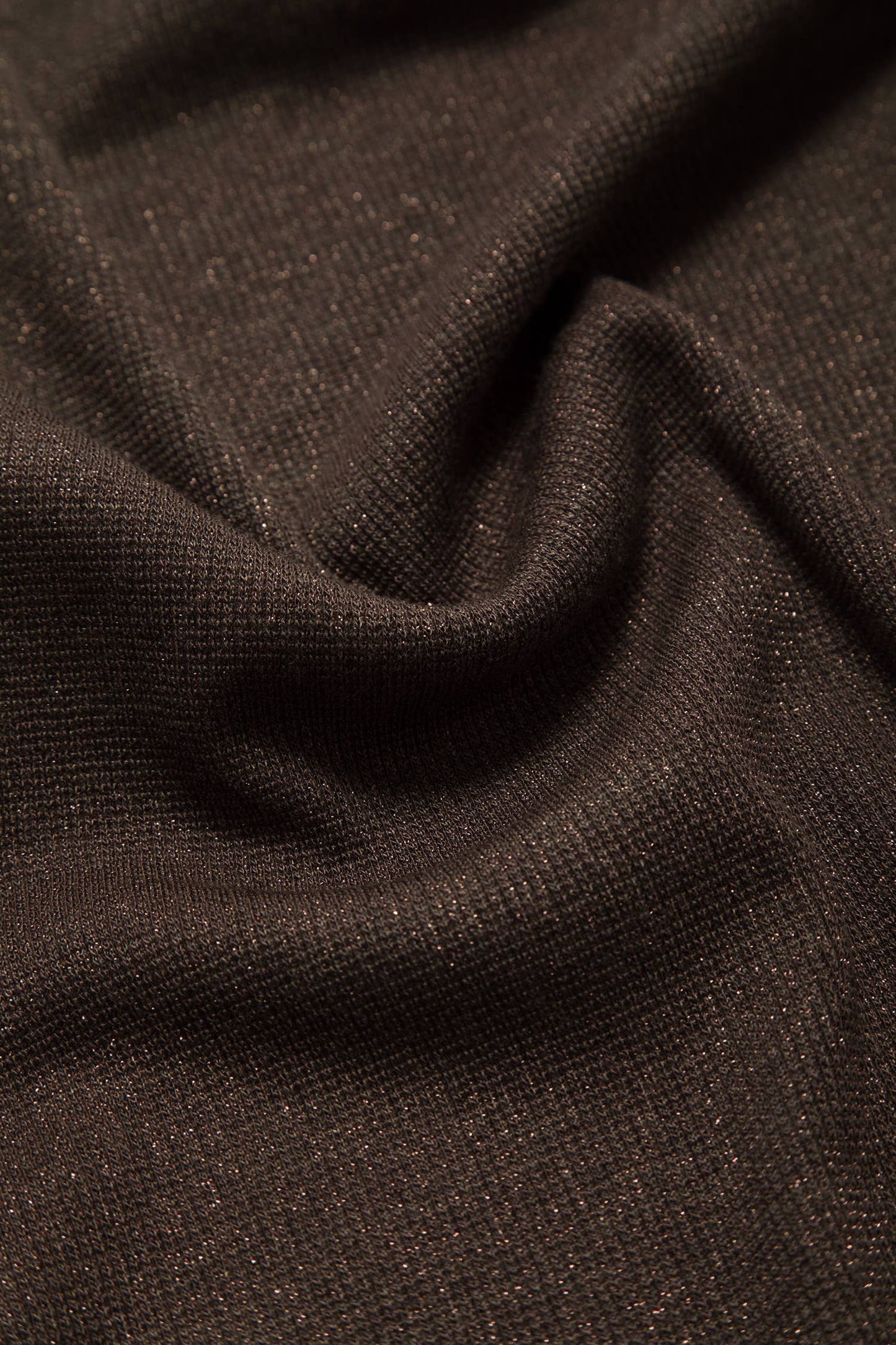 Maglione in maglia con dettagli metallici e collo alto