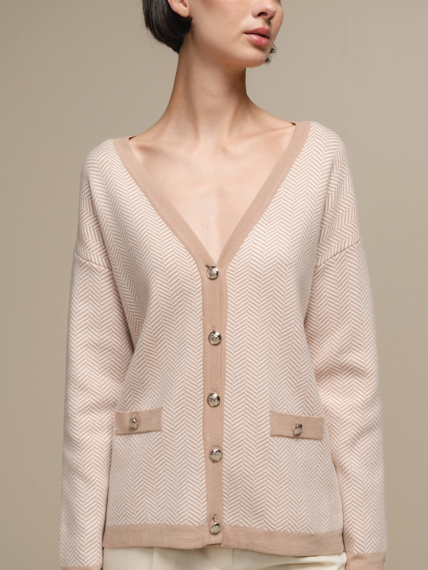 Cardigan in maglia a spina di pesce con bottoni