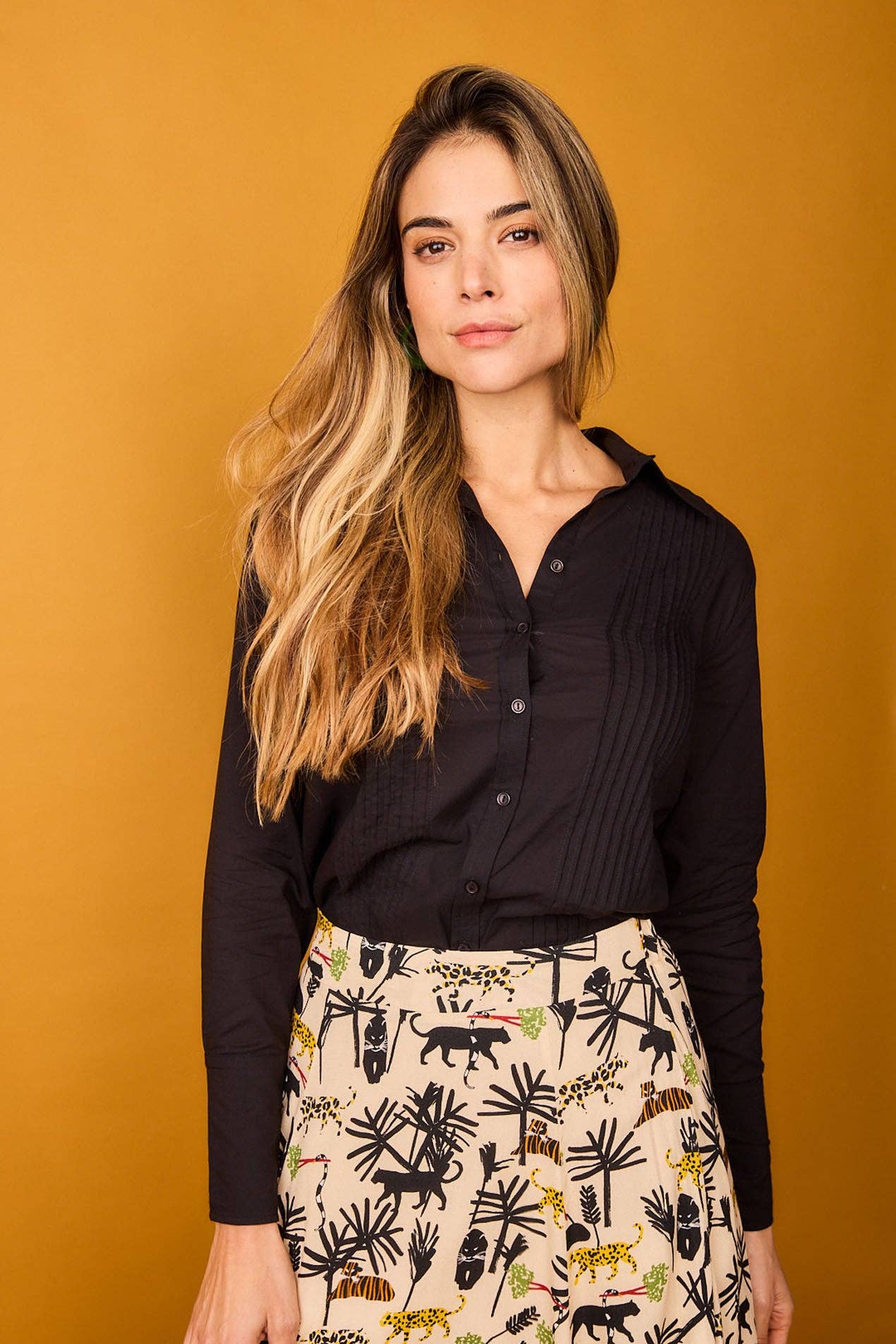 Camicia Rocio nera in cotone con pieghe