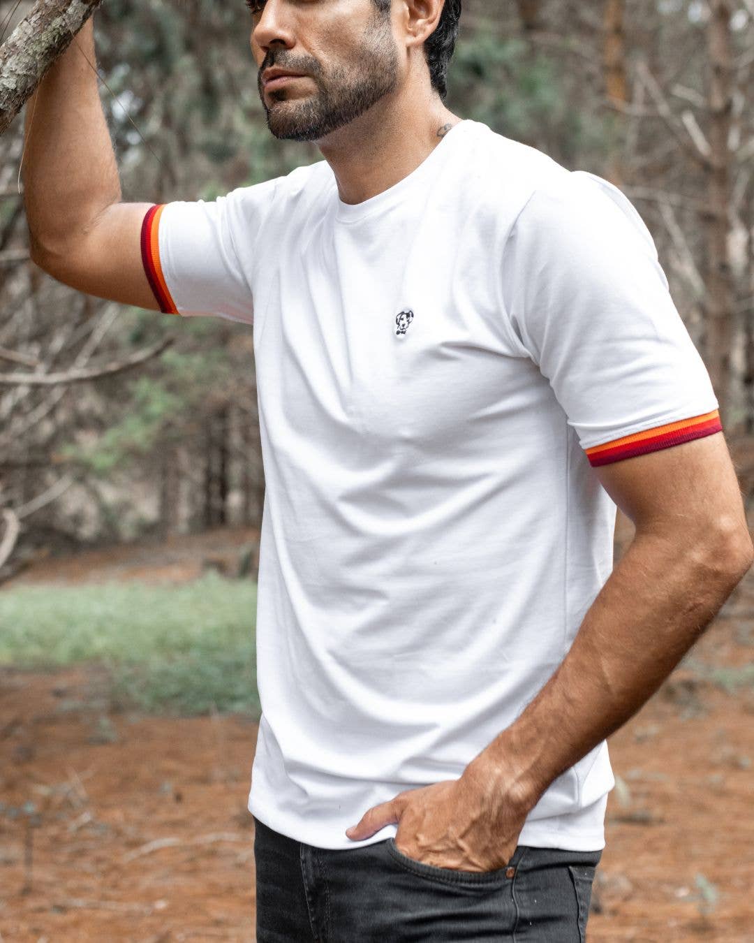 T-shirt uomo antimacchia bianca con bordi arancioni