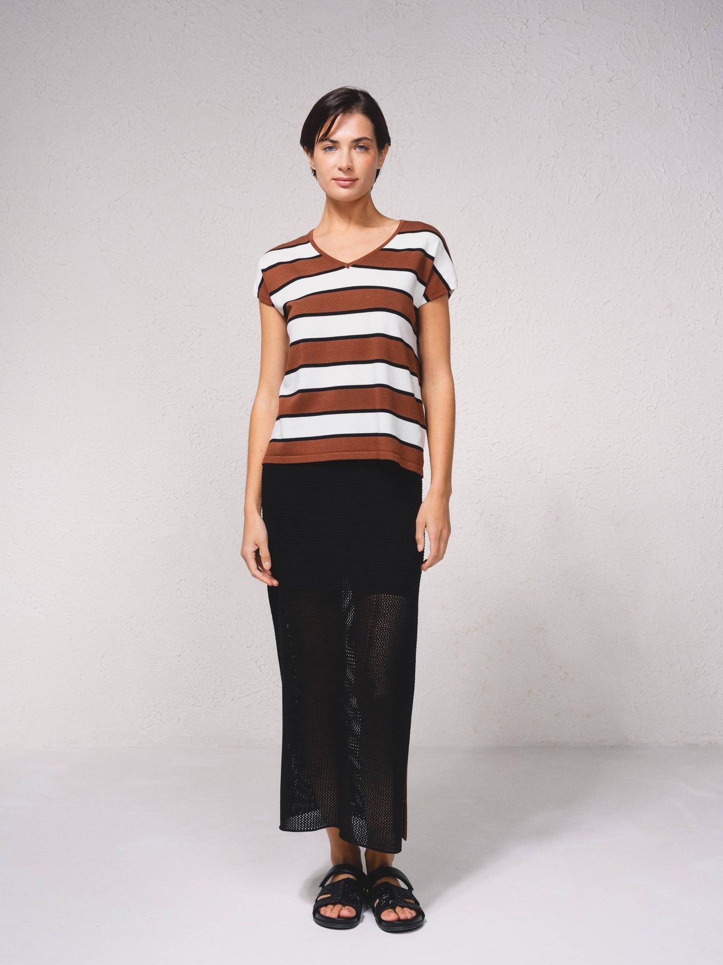 Maglione a righe a maniche corte con scollo a V