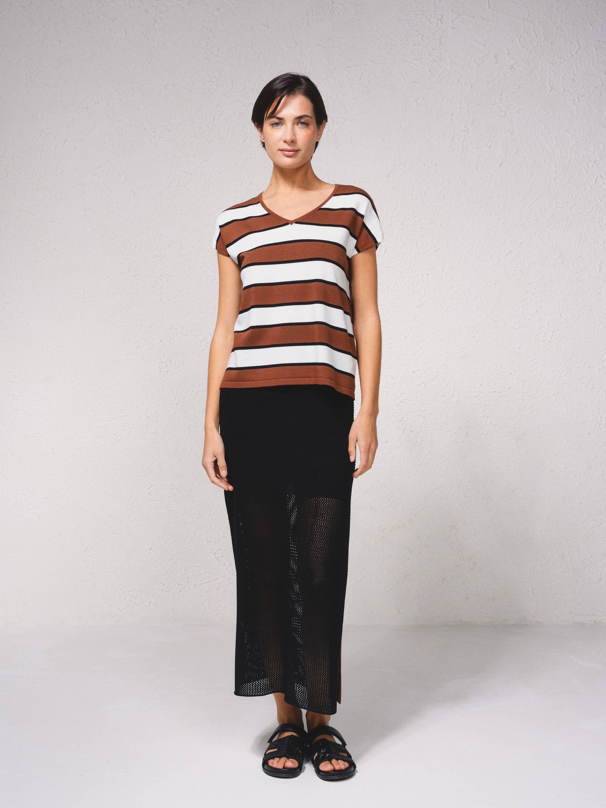 Maglione a righe a maniche corte con scollo a V