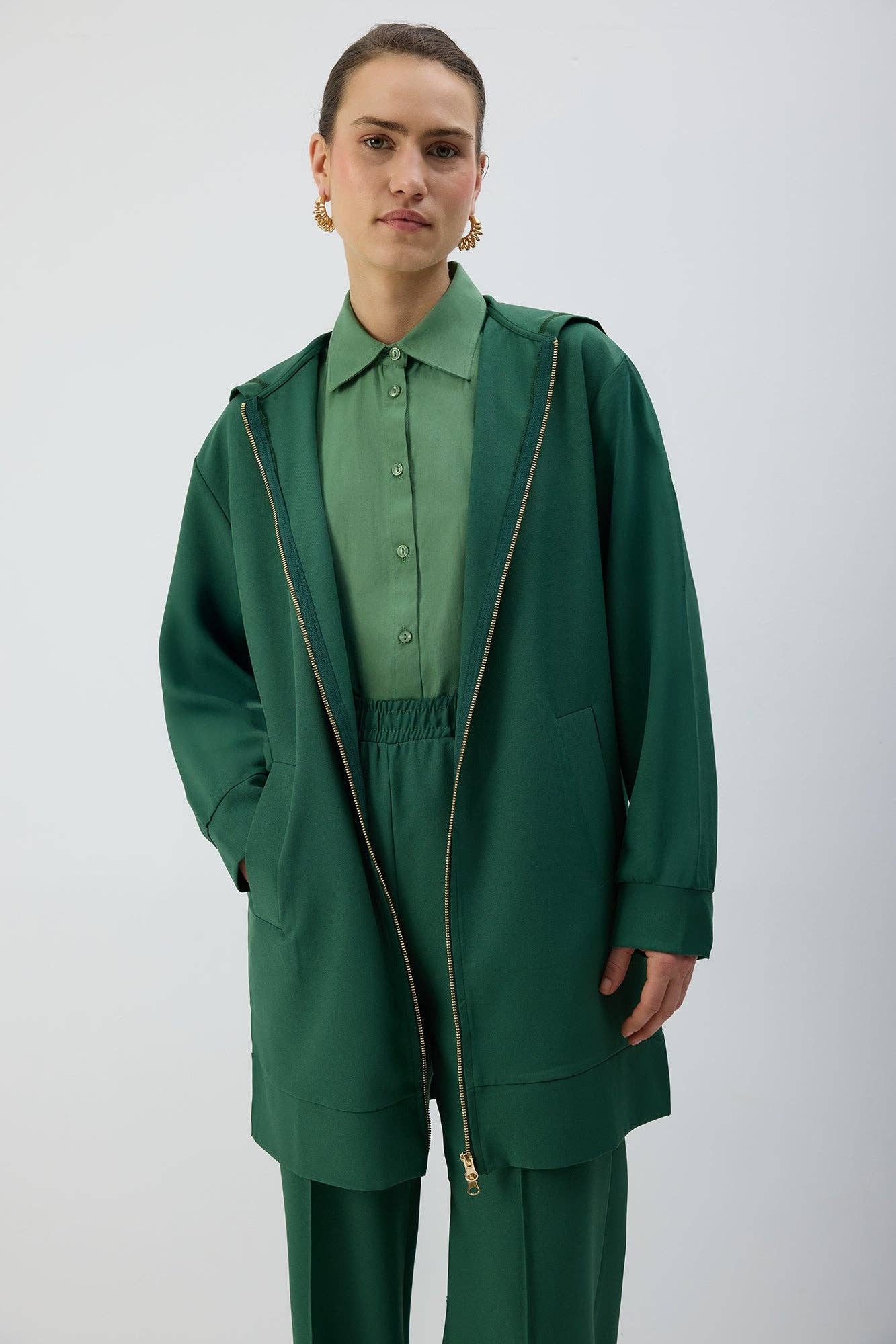 Giacca lunga con cappuccio e zip