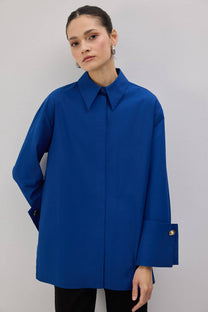 Camicia in popeline con polsini ampi