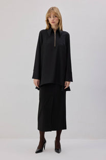 Tunica nera con zip e collo a camicia