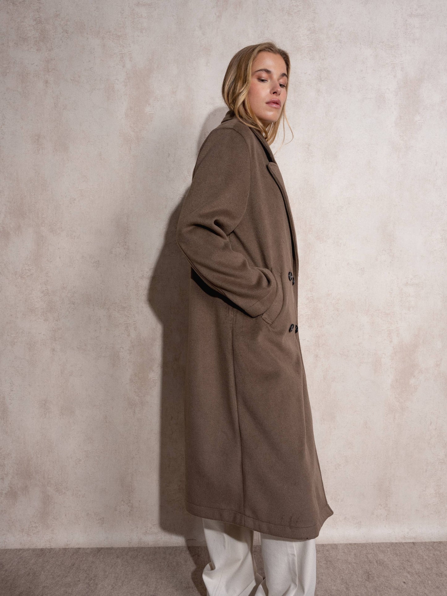 Cappotto lungo doppiopetto con revers