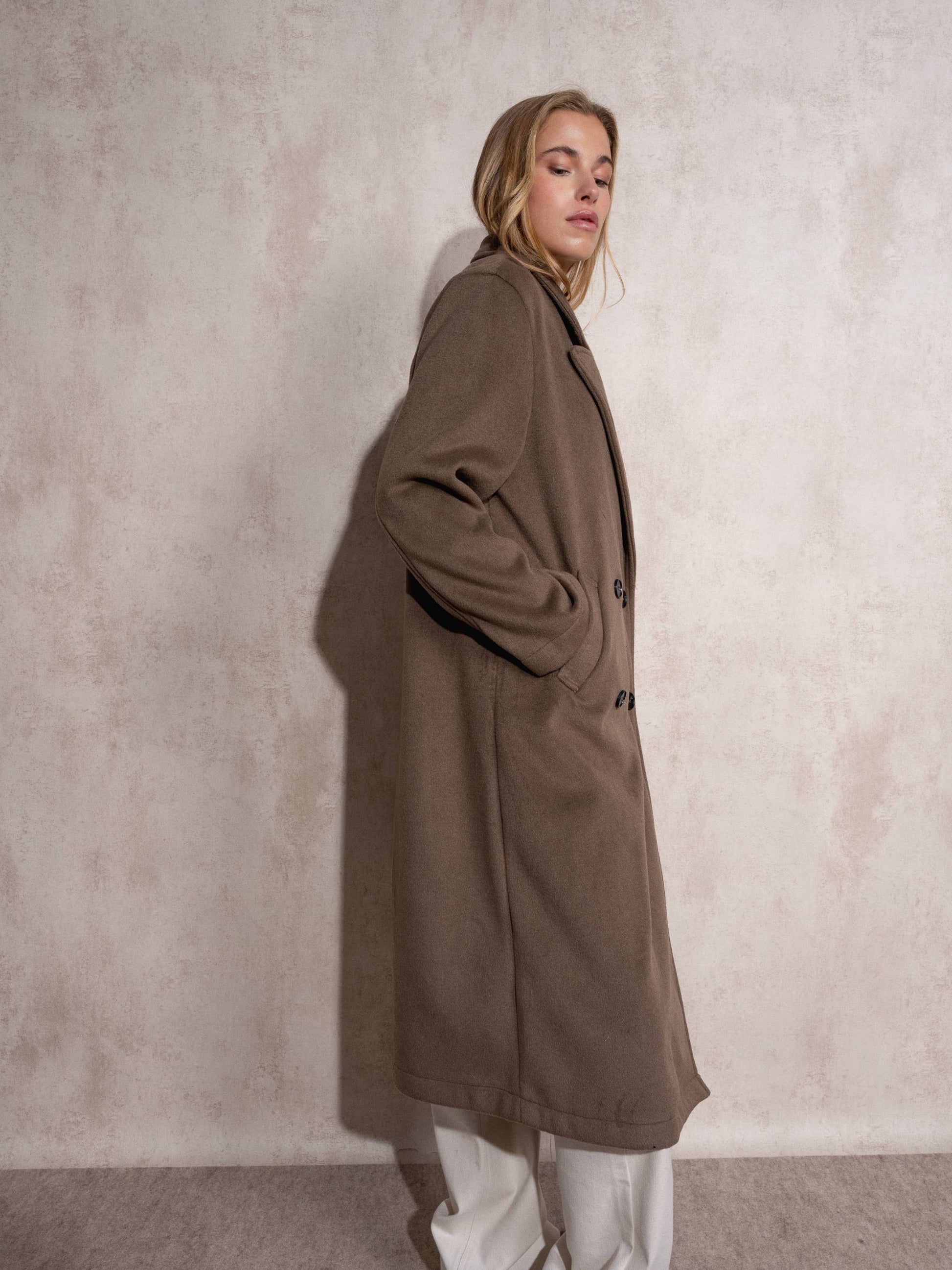 Cappotto lungo doppiopetto con revers