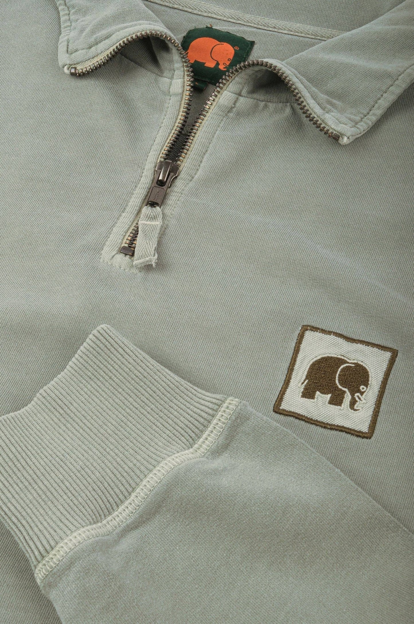Maglione uomo con zip a un quarto tinto a pigmento verde salvia