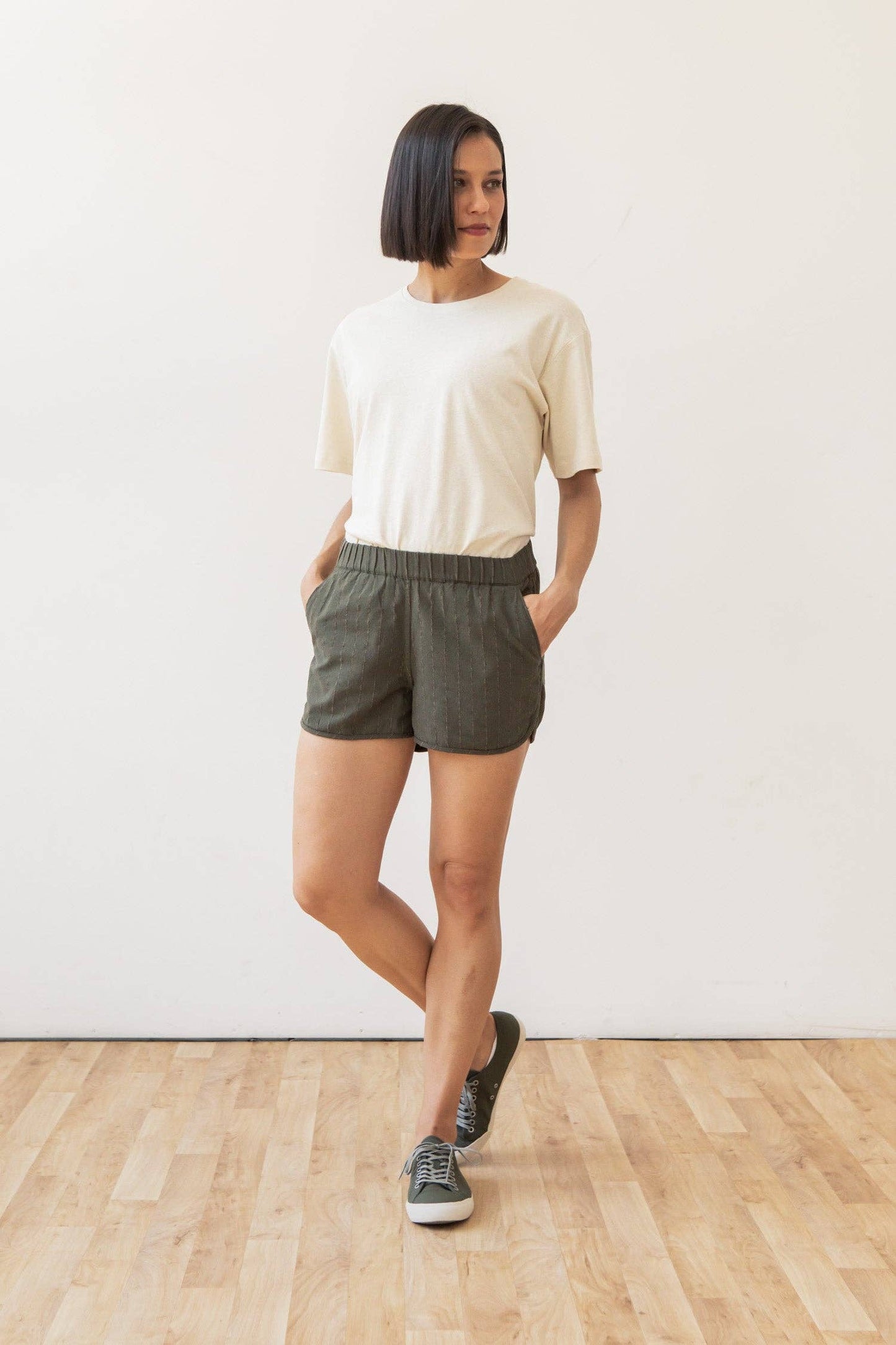 Shorts track Luca a righe oliva in lino e cotone