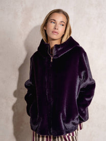 Cappotto corto in eco pelliccia con cappuccio
