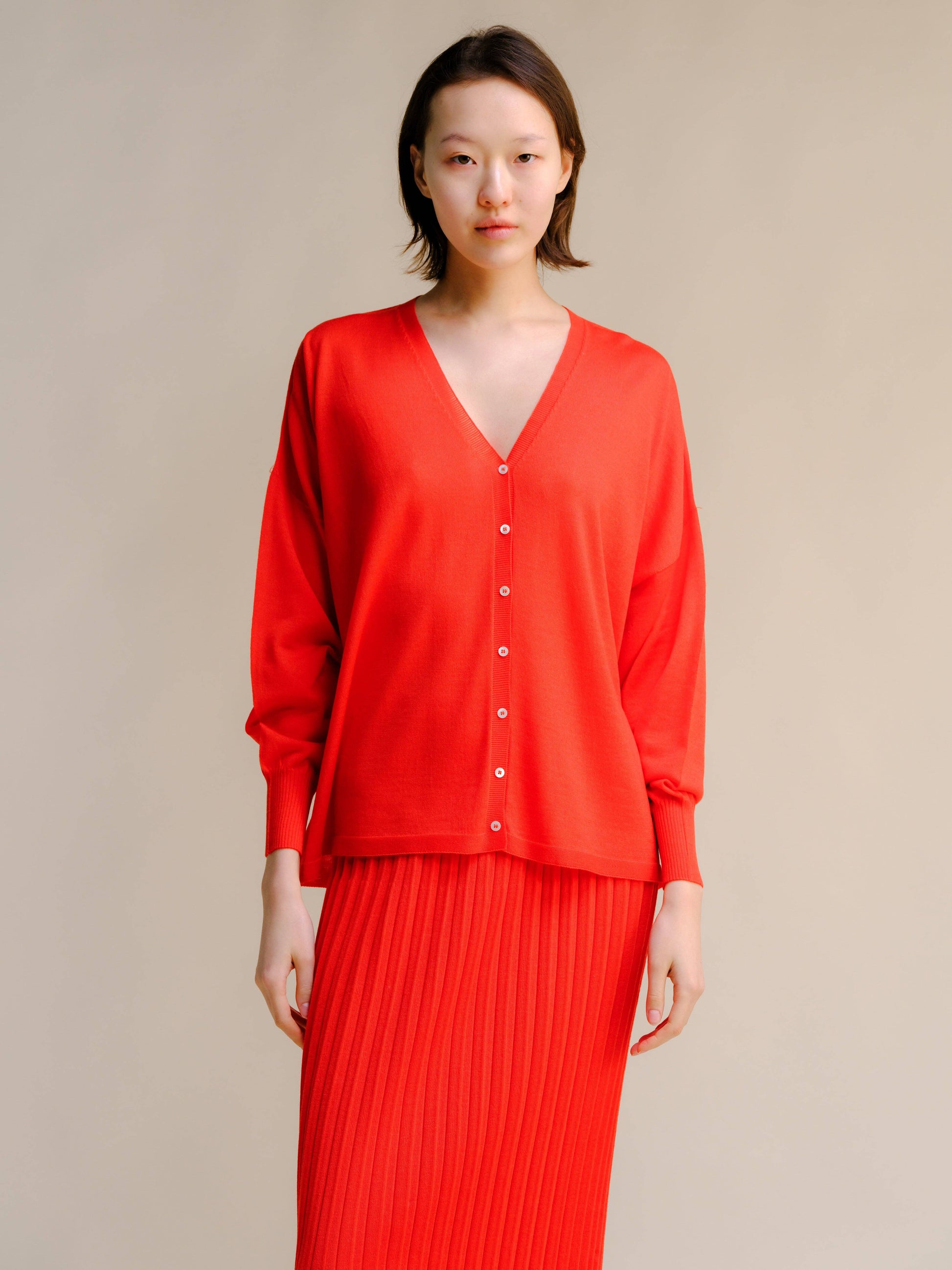 Cardigan oversize in lana merino extrafine con scollo a V