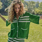 Completo in maglia traforata a righe con giacca e gonna