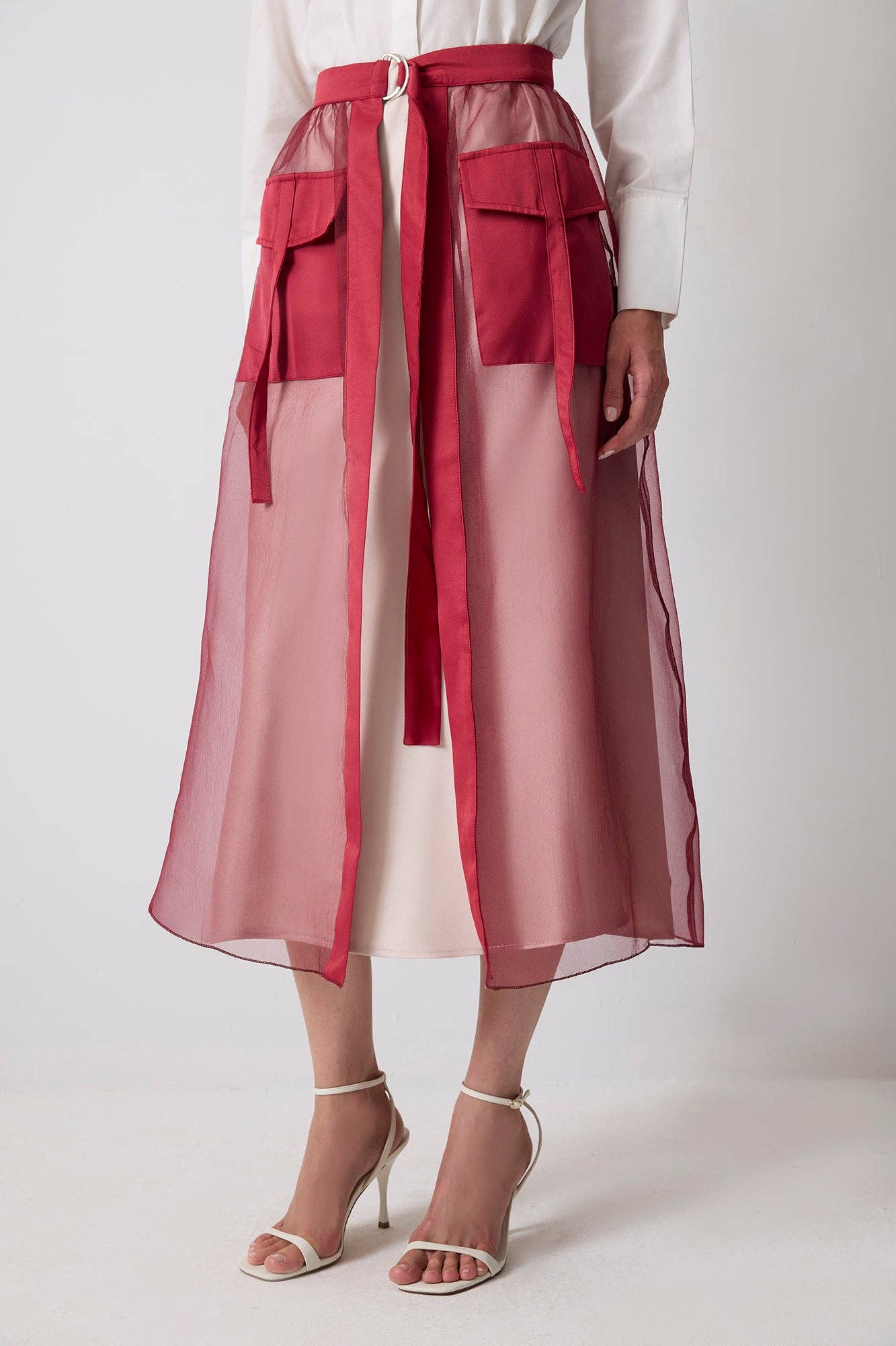Gonna midi in organza con tasche oversize e cintura