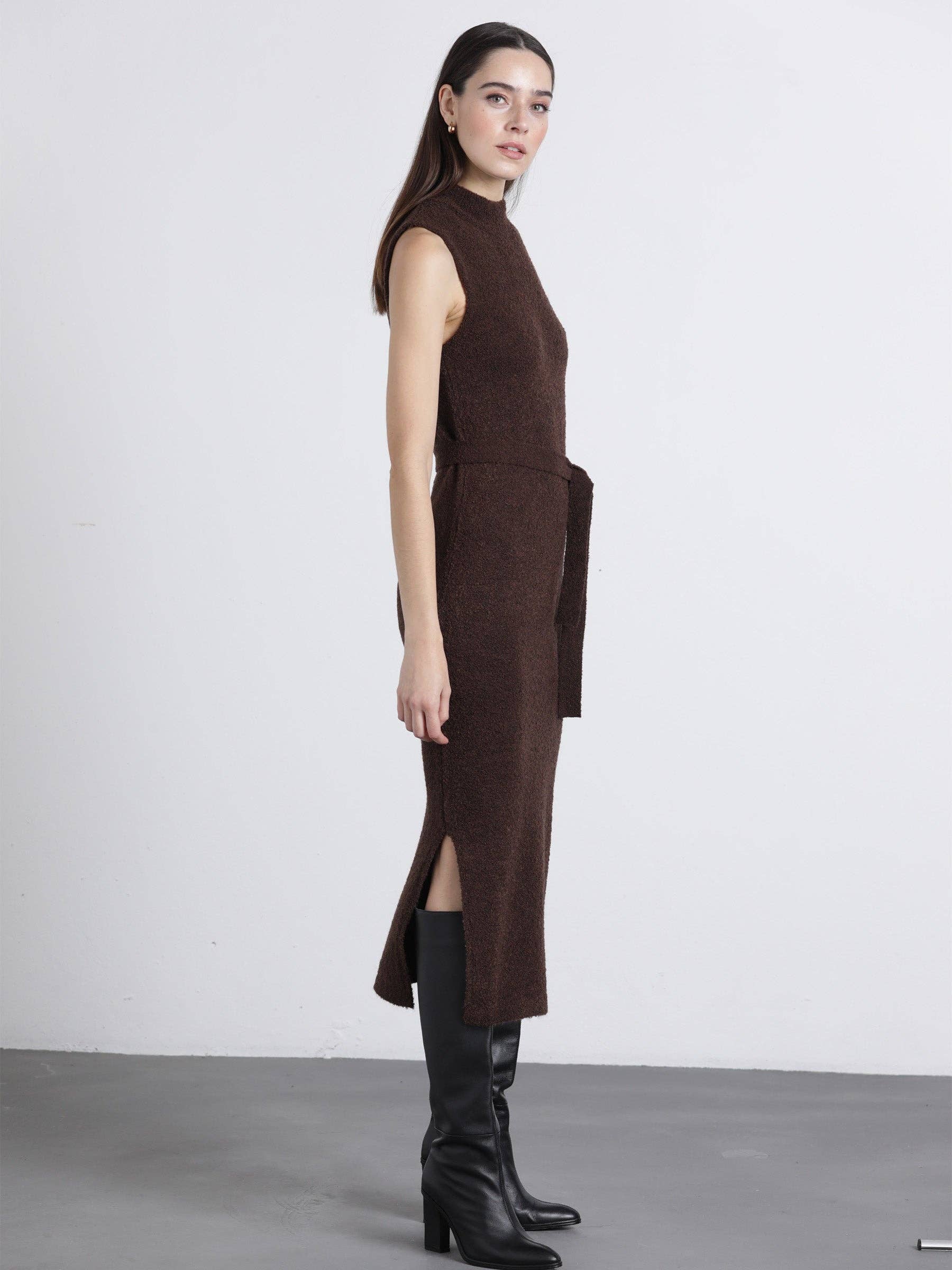 Abito midi in maglia a rete con cintura