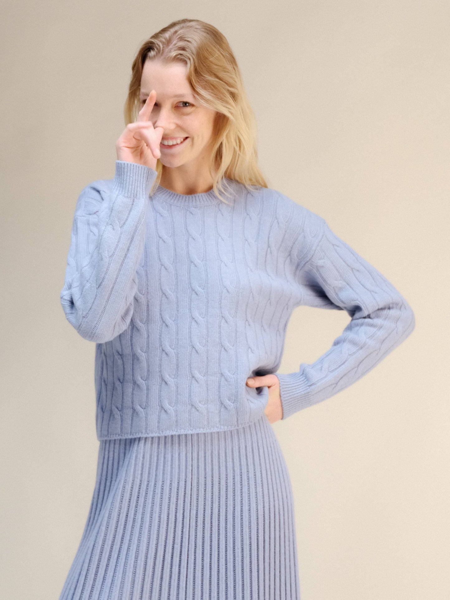 Maglione corto a trecce in misto cashmere girocollo