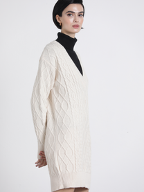 Abito in maglia intrecciata con scollo a V