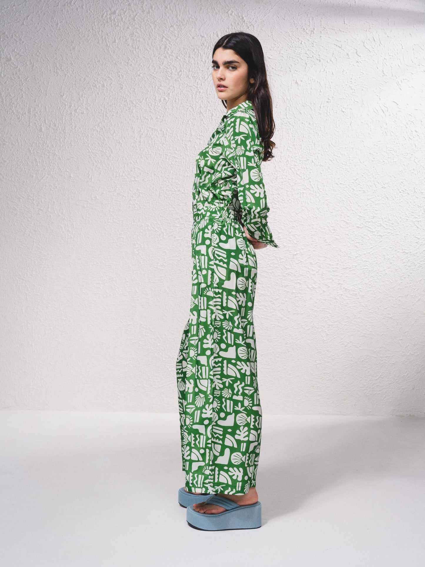 Pantaloni satinati a vita alta con stampa