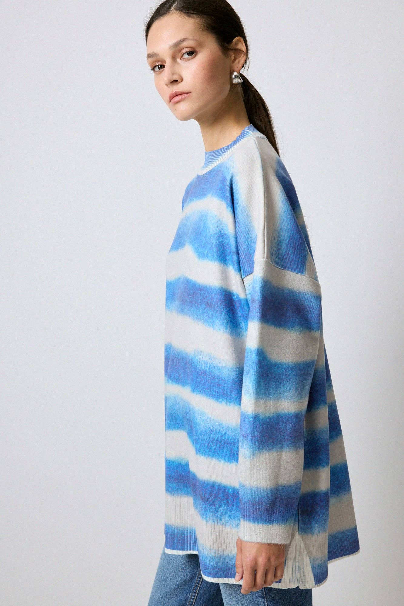 Maglione oversize a righe morbido blu