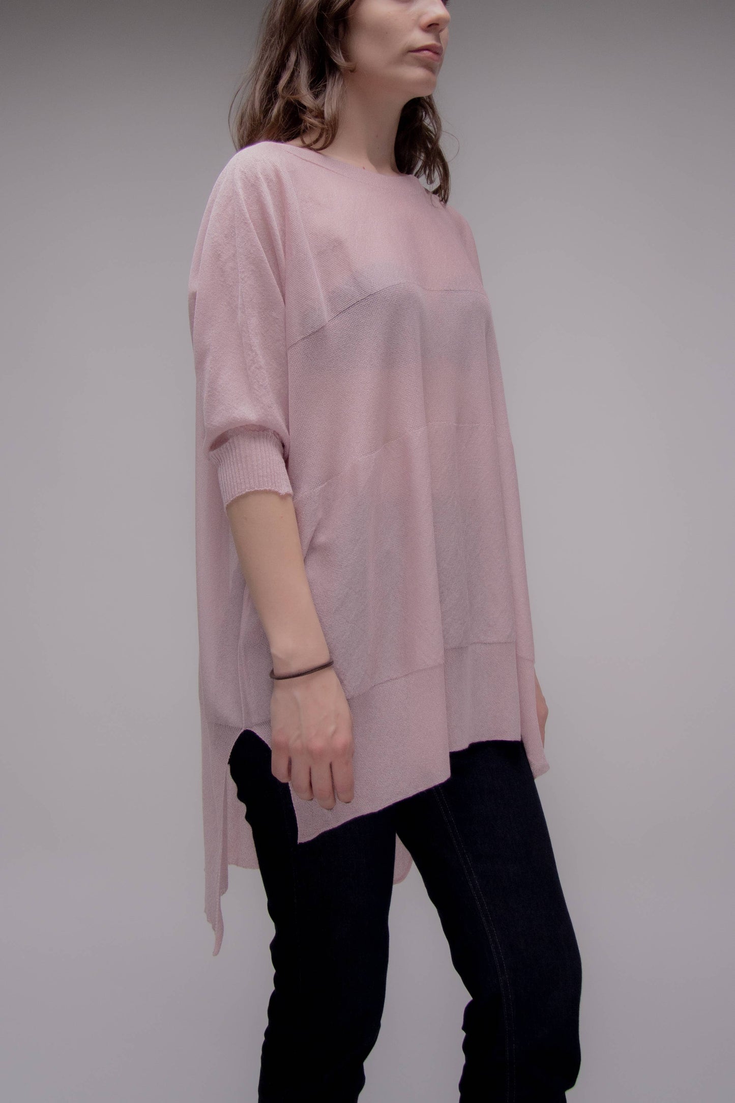 Pullover oversize con scollo a barca in maglia leggera