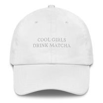 Cappellino da baseball "Cool Girls Drink Matcha" ricamato