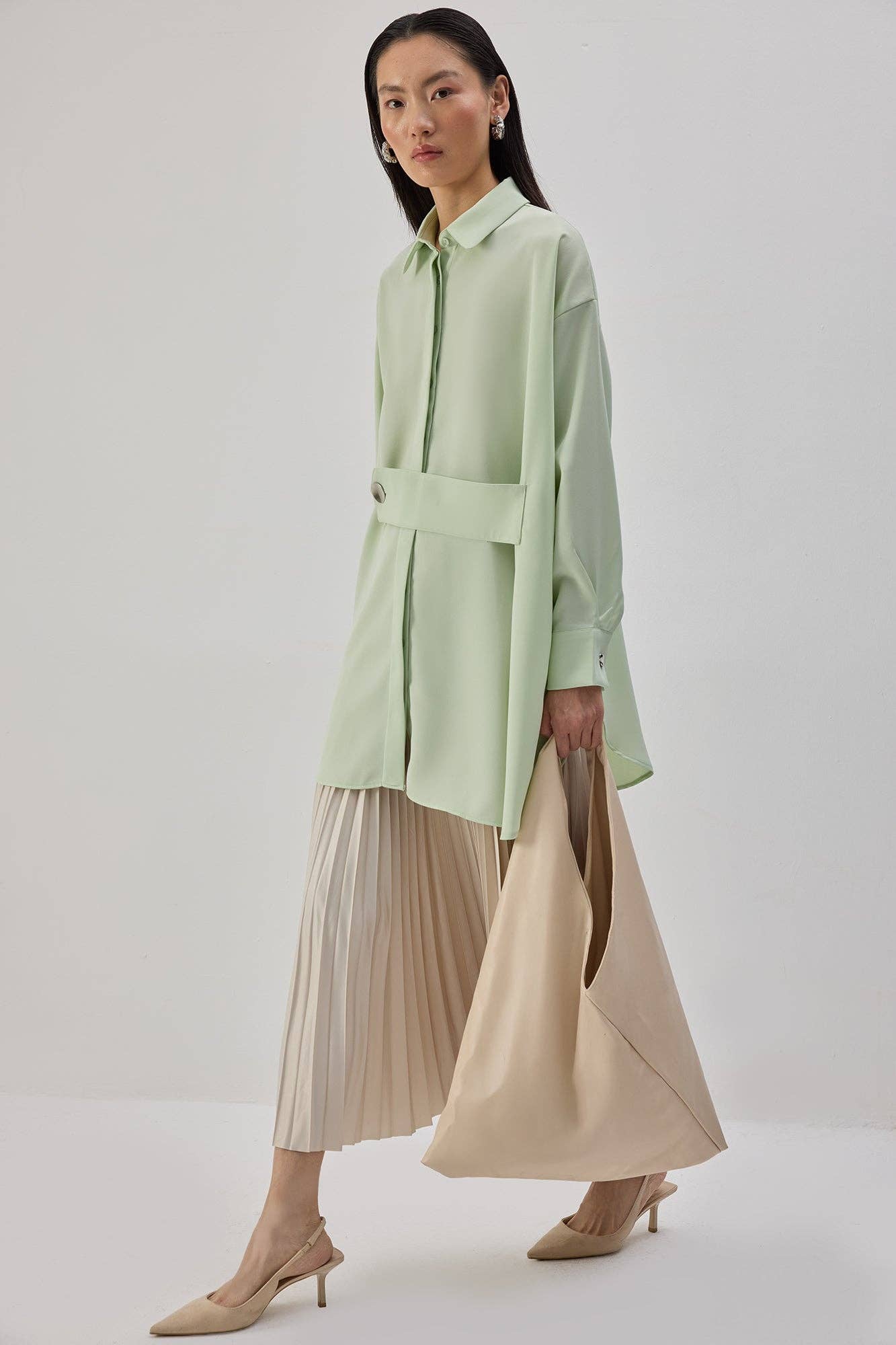 Camicia oversize in raso con fascia