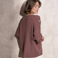Maglia ampia in maglia con bottoni sulle maniche