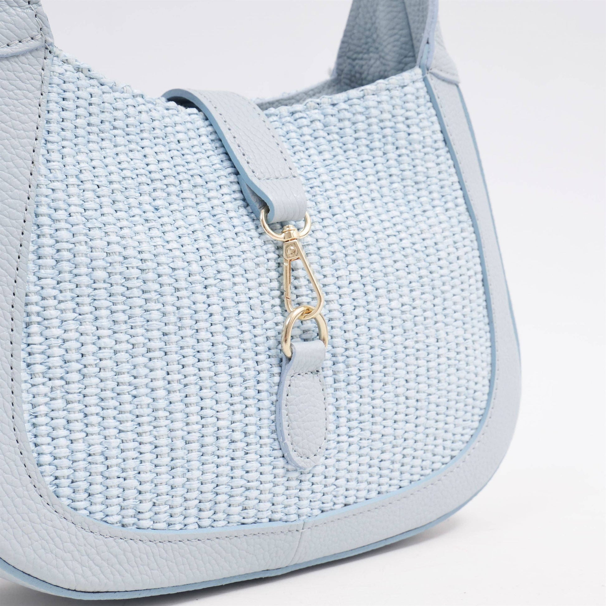 Borsa a spalla in rafia e pelle bimatériale