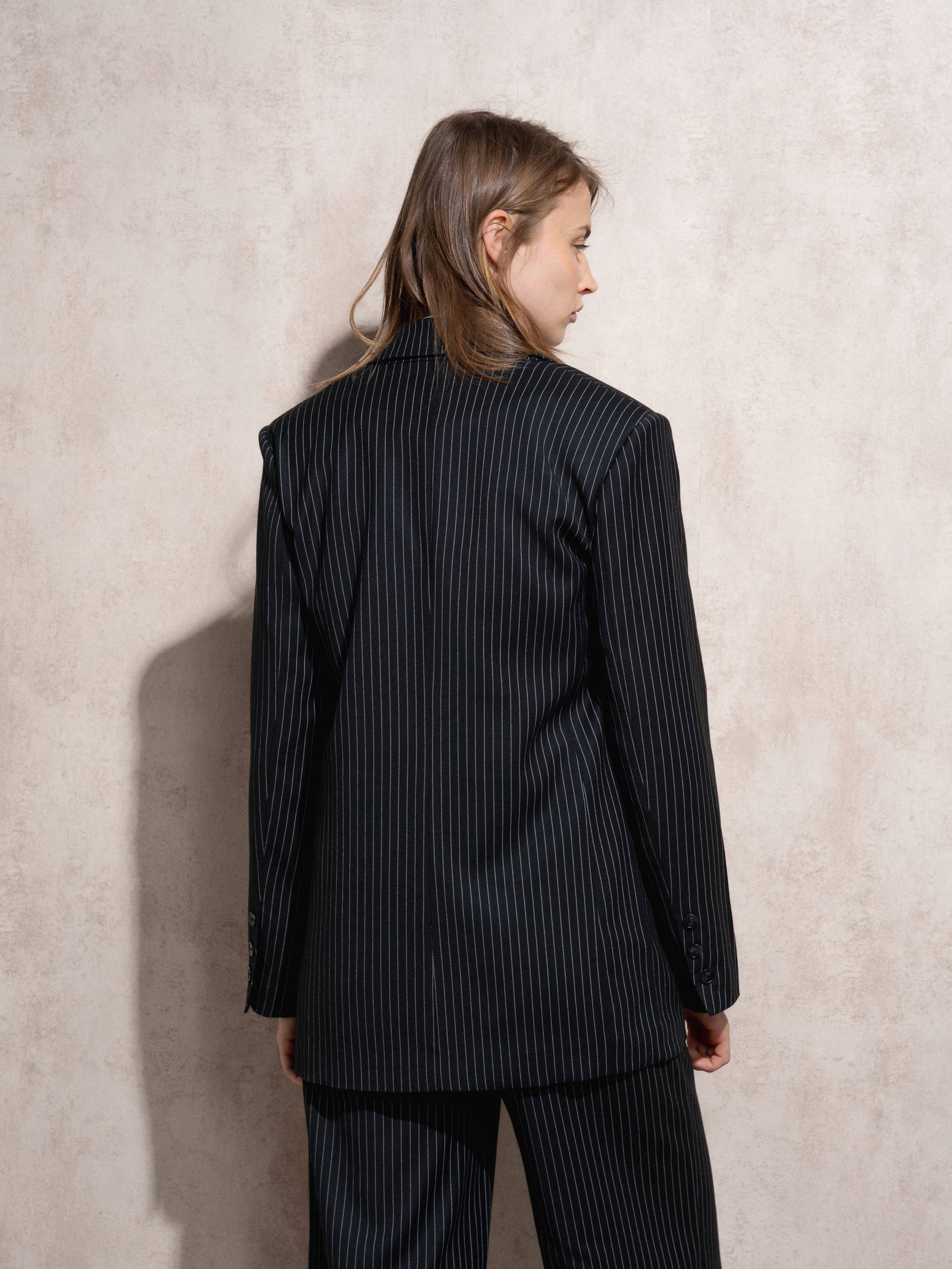 Blazer lungo gessato nero da donna