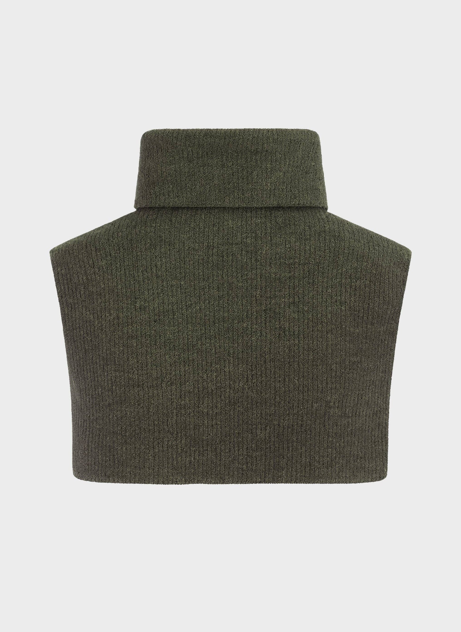 Collo alto in maglia a coste verde militare