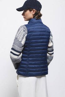 Gilet Trapuntato Essenziale con Collo Alto