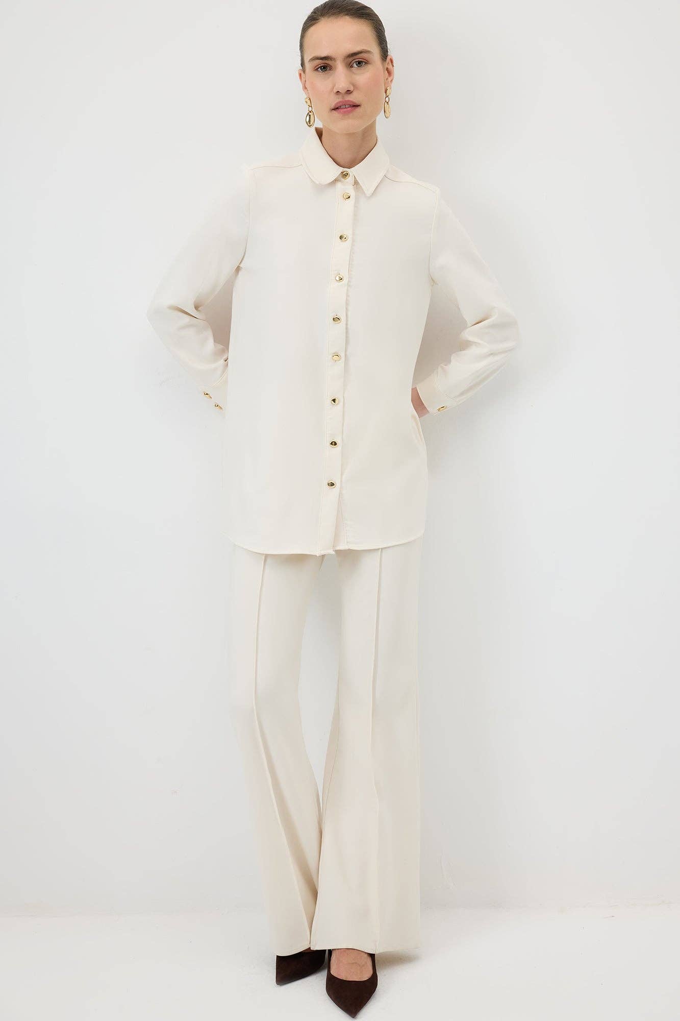 Camicia in crêpe con polsini ampi