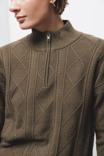 Maglione strutturato con zip al collo