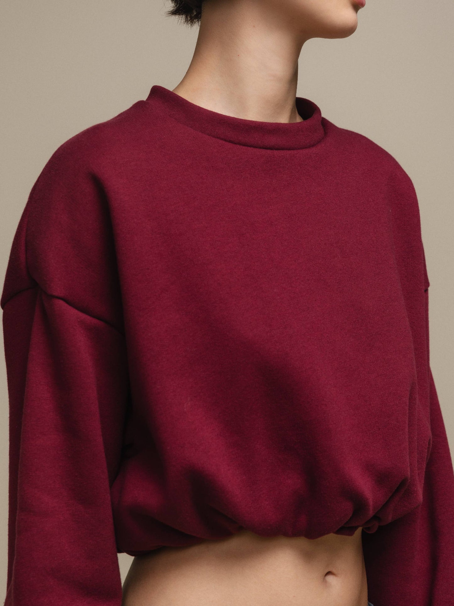 Felpa cropped oversize in misto cotone