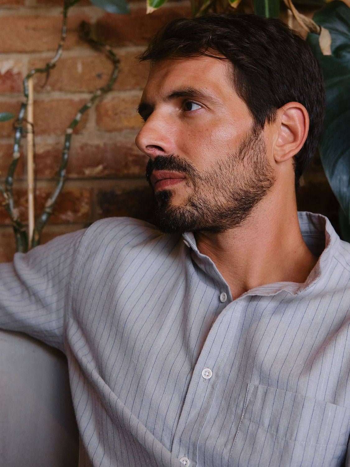 Camicia in flanella grigia a righe con collo alla coreana