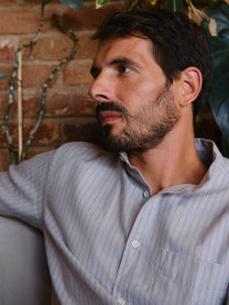 Camicia in flanella grigia a righe con collo alla coreana