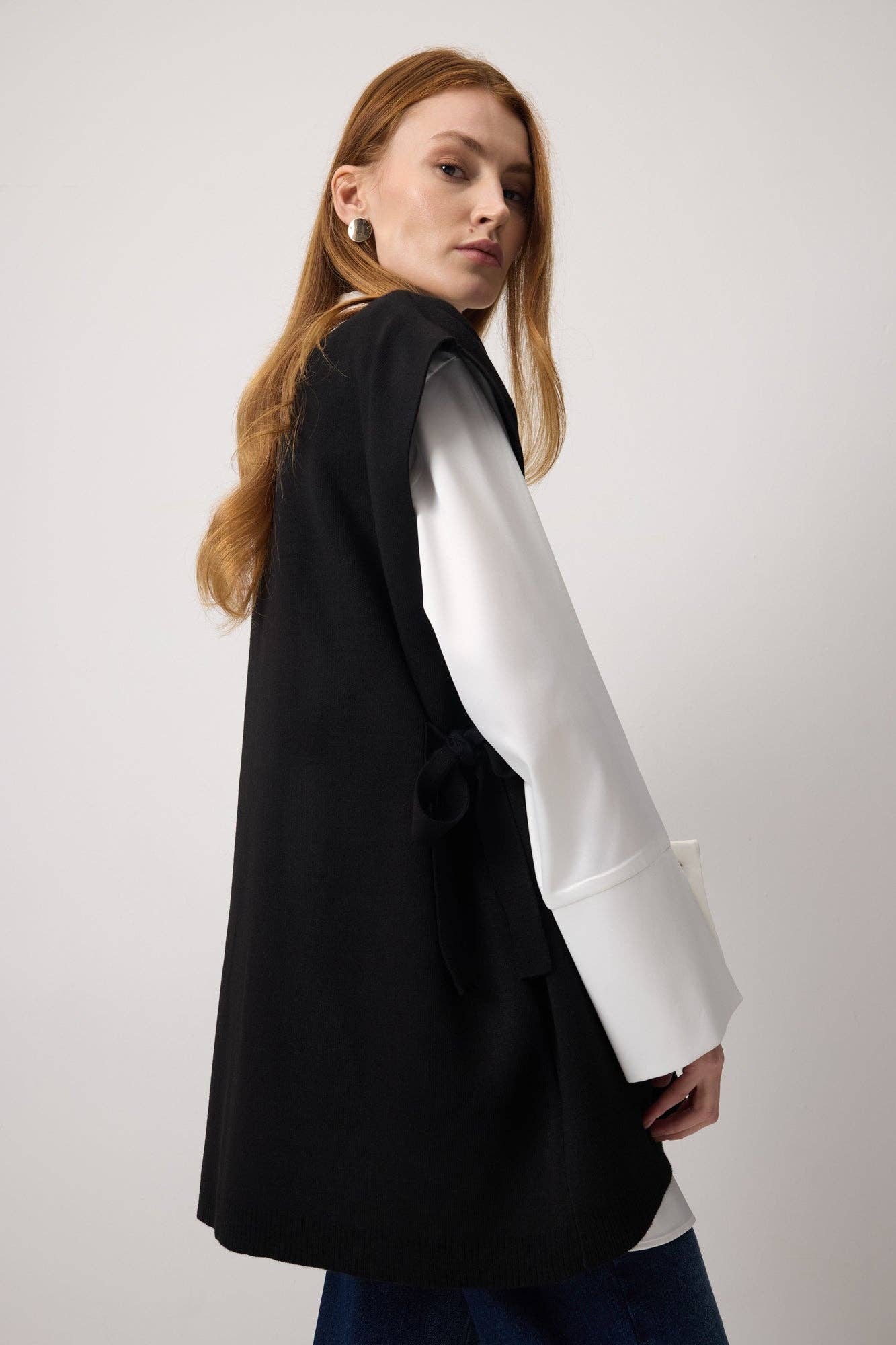 Gilet in maglia lungo con scollo a V e lacci laterali