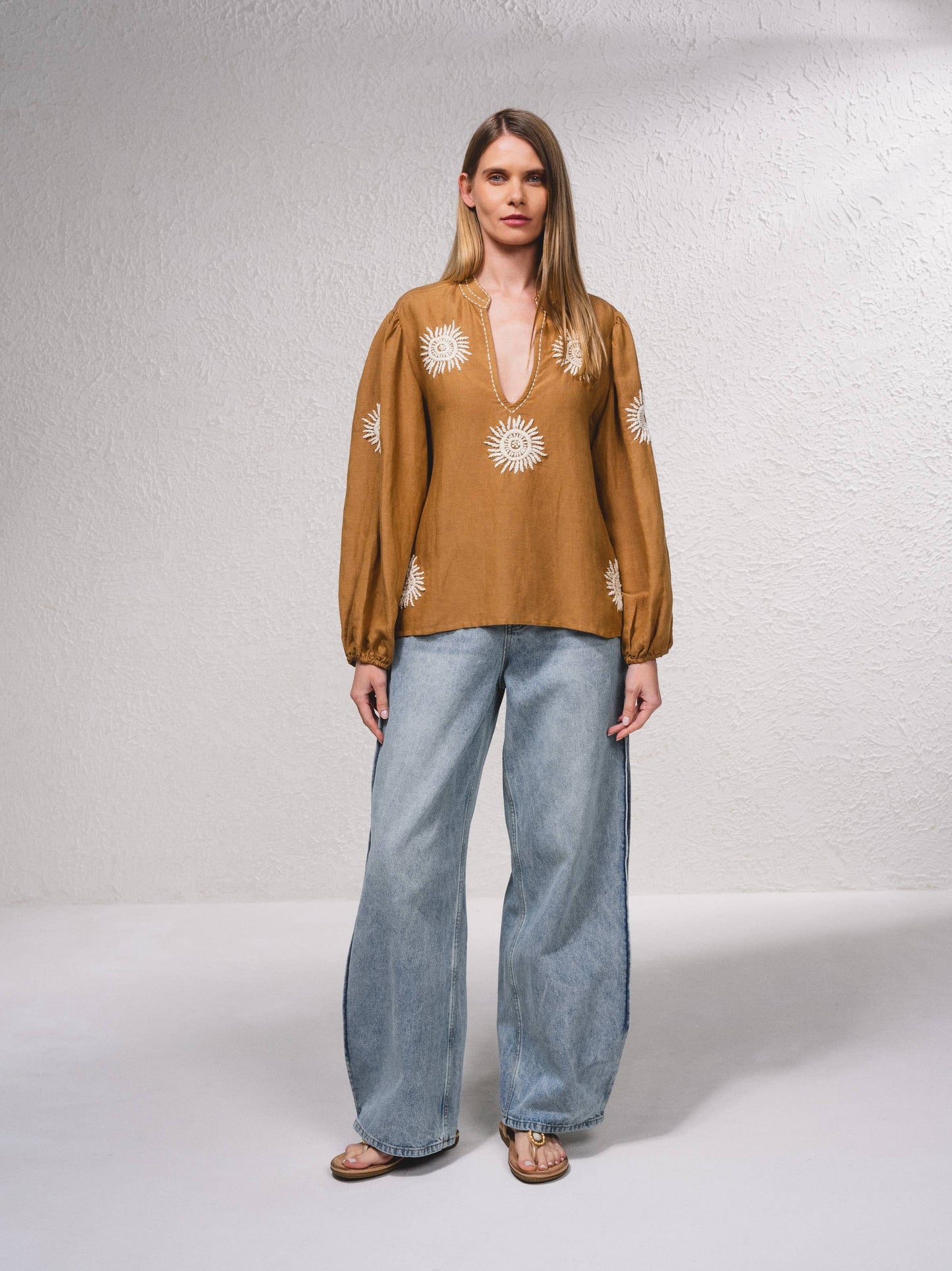 Blusa fluida ricamata in cotone