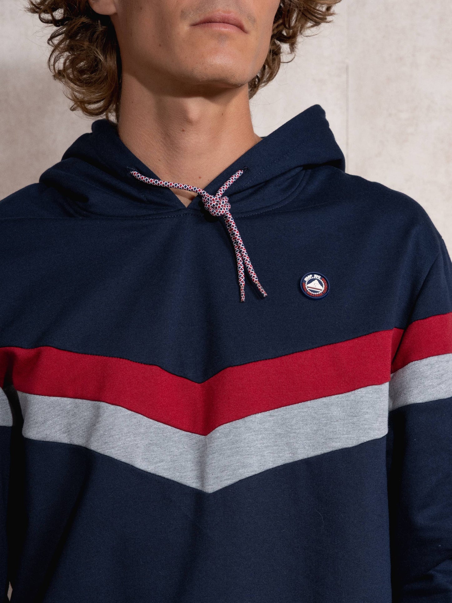 Felpa con cappuccio color block da uomo
