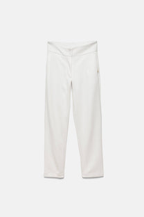 Pantaloni aderenti eleganti con tasche laterali