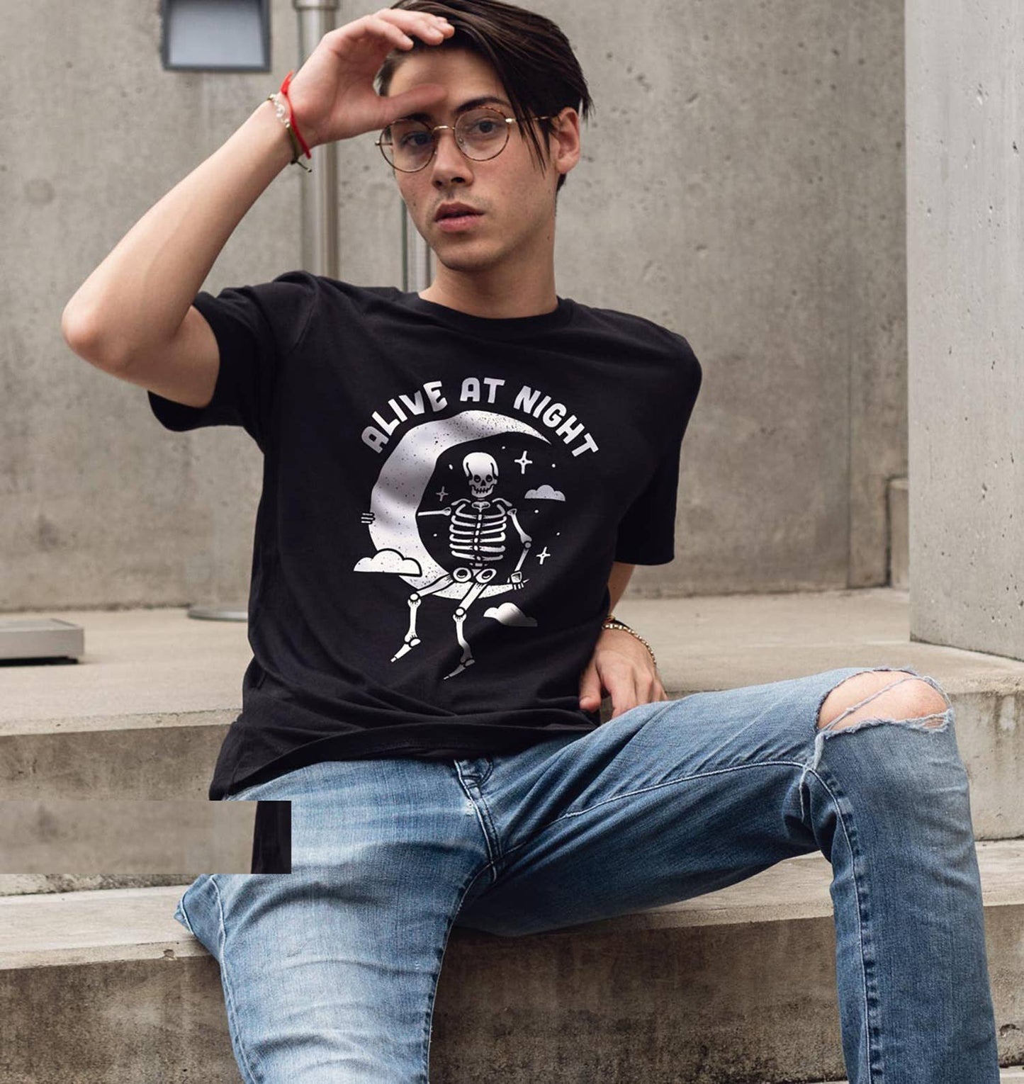 T-shirt nera Alive At Night con stampa