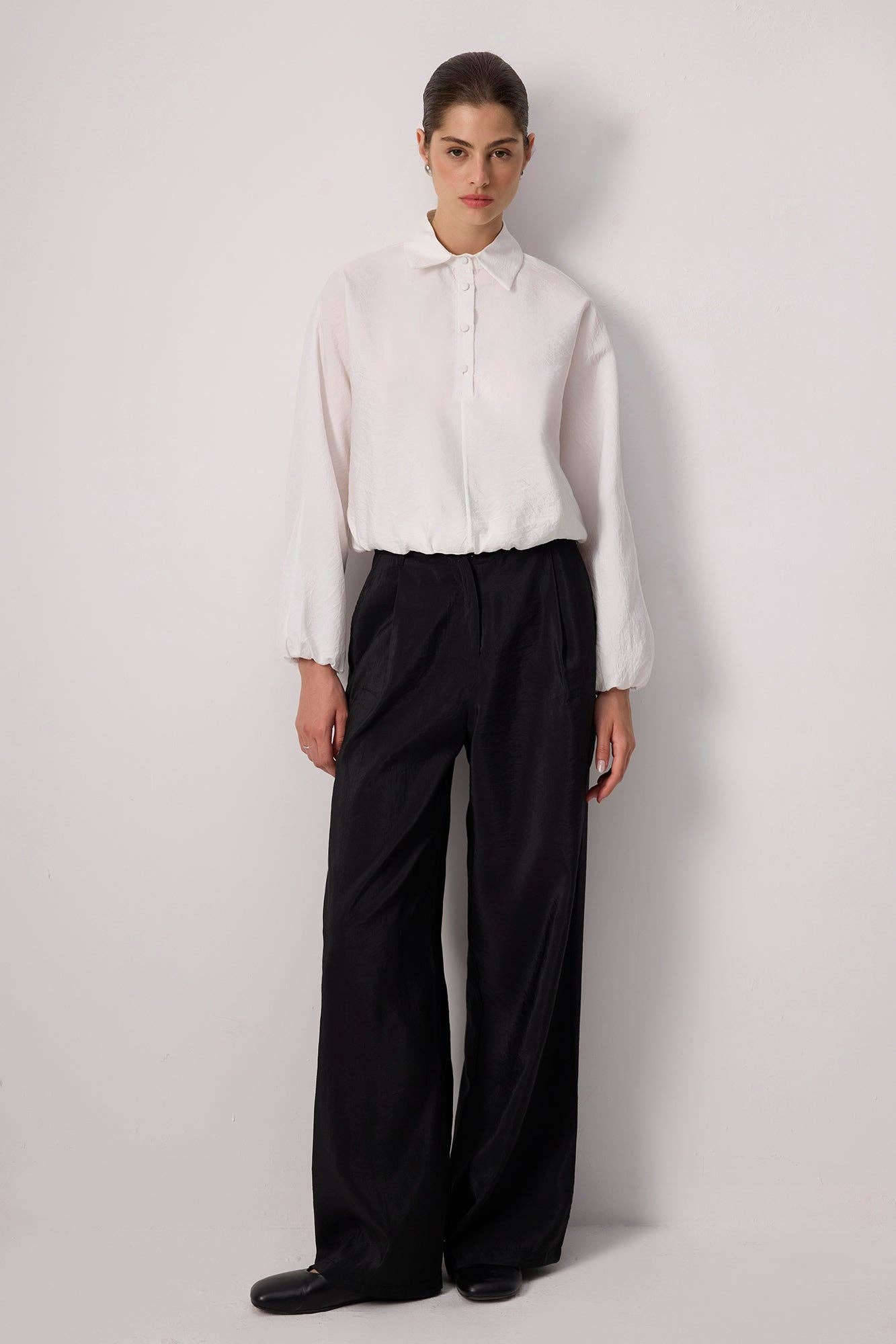 Blusa con bottoni sul davanti e orlo elasticizzato